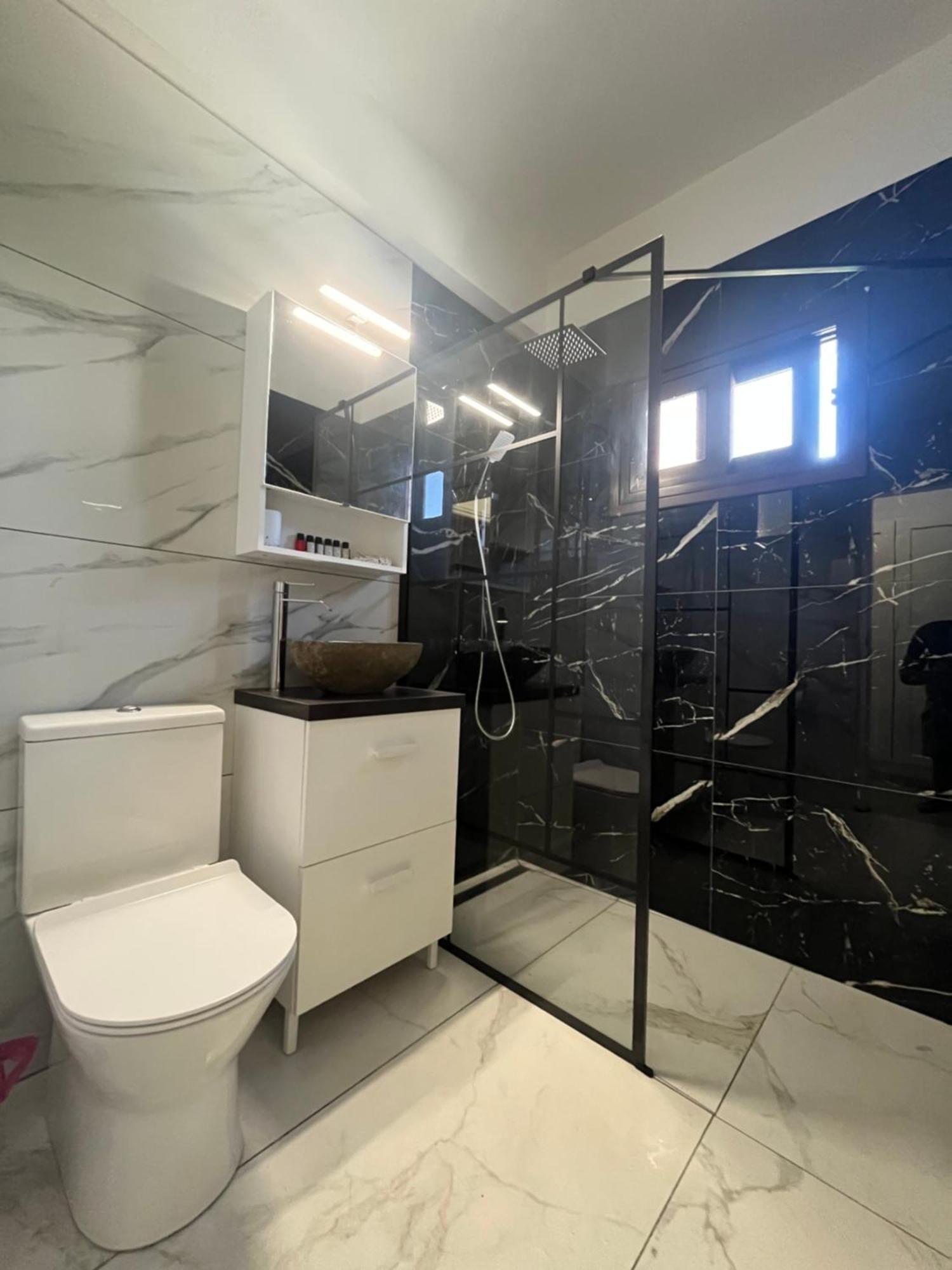 Serenityone - Centrally Located One Bedroom Apt Aya Napa Dış mekan fotoğraf