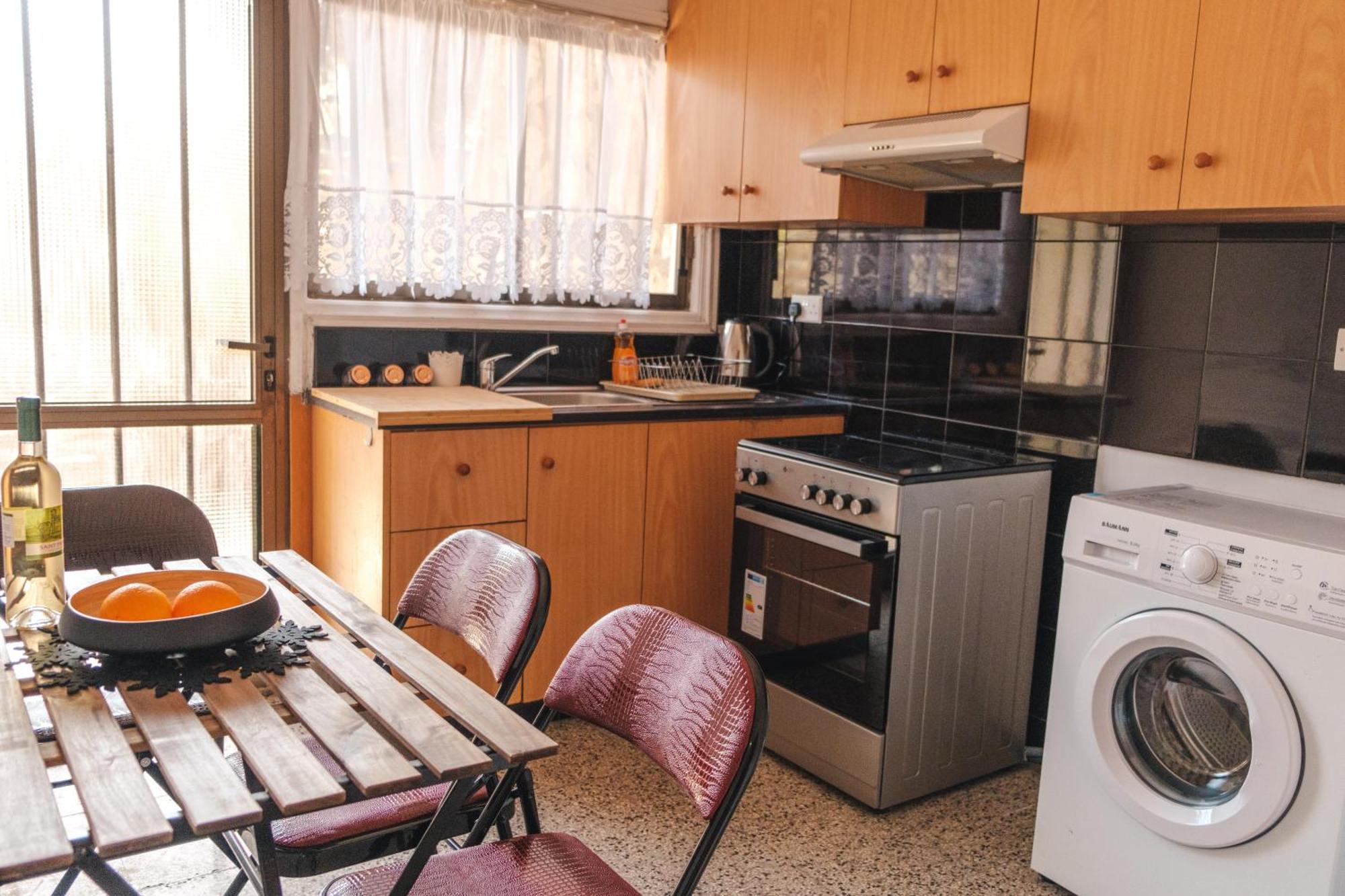 Serenityone - Centrally Located One Bedroom Apt Aya Napa Dış mekan fotoğraf
