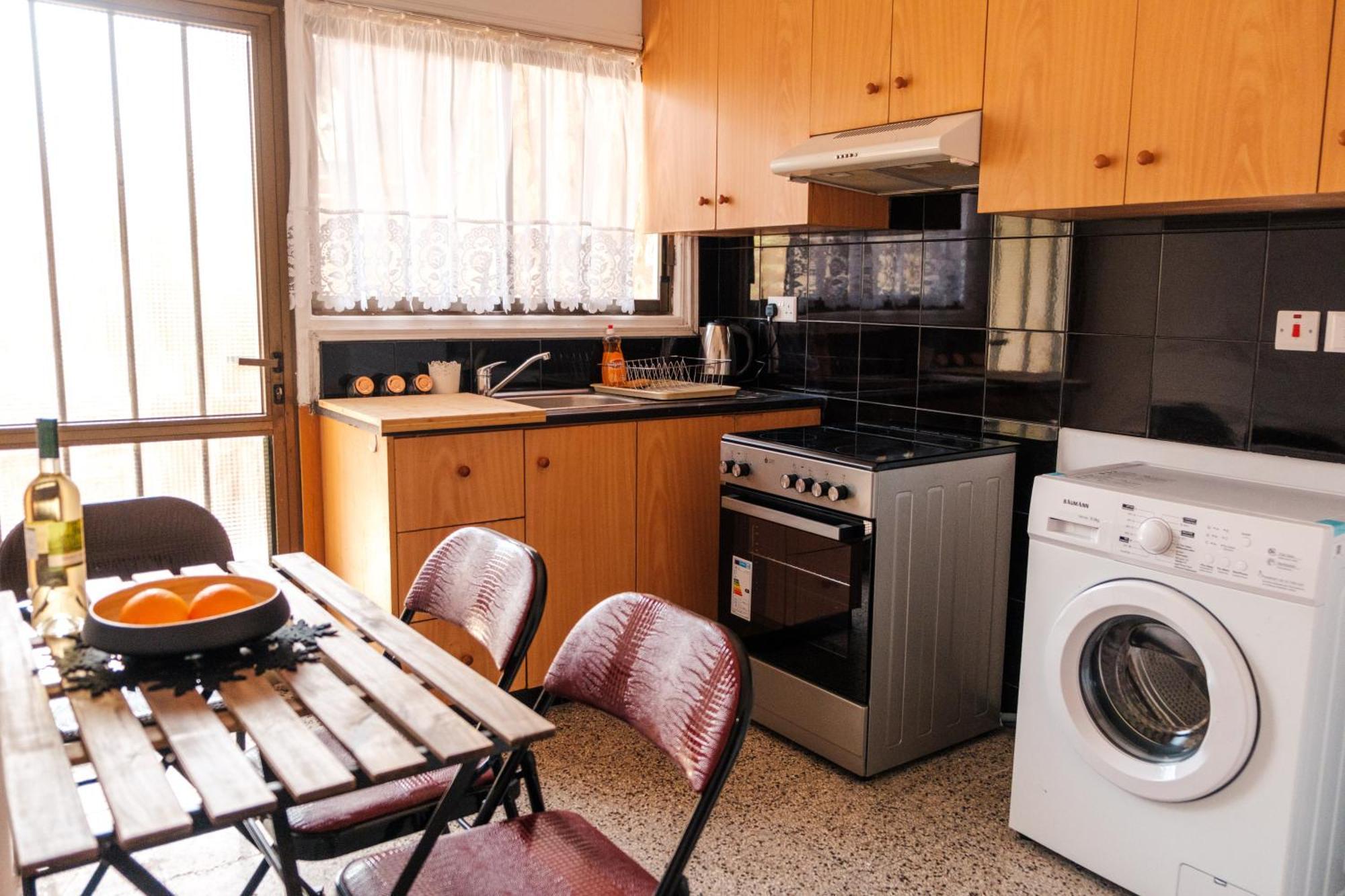 Serenityone - Centrally Located One Bedroom Apt Aya Napa Dış mekan fotoğraf