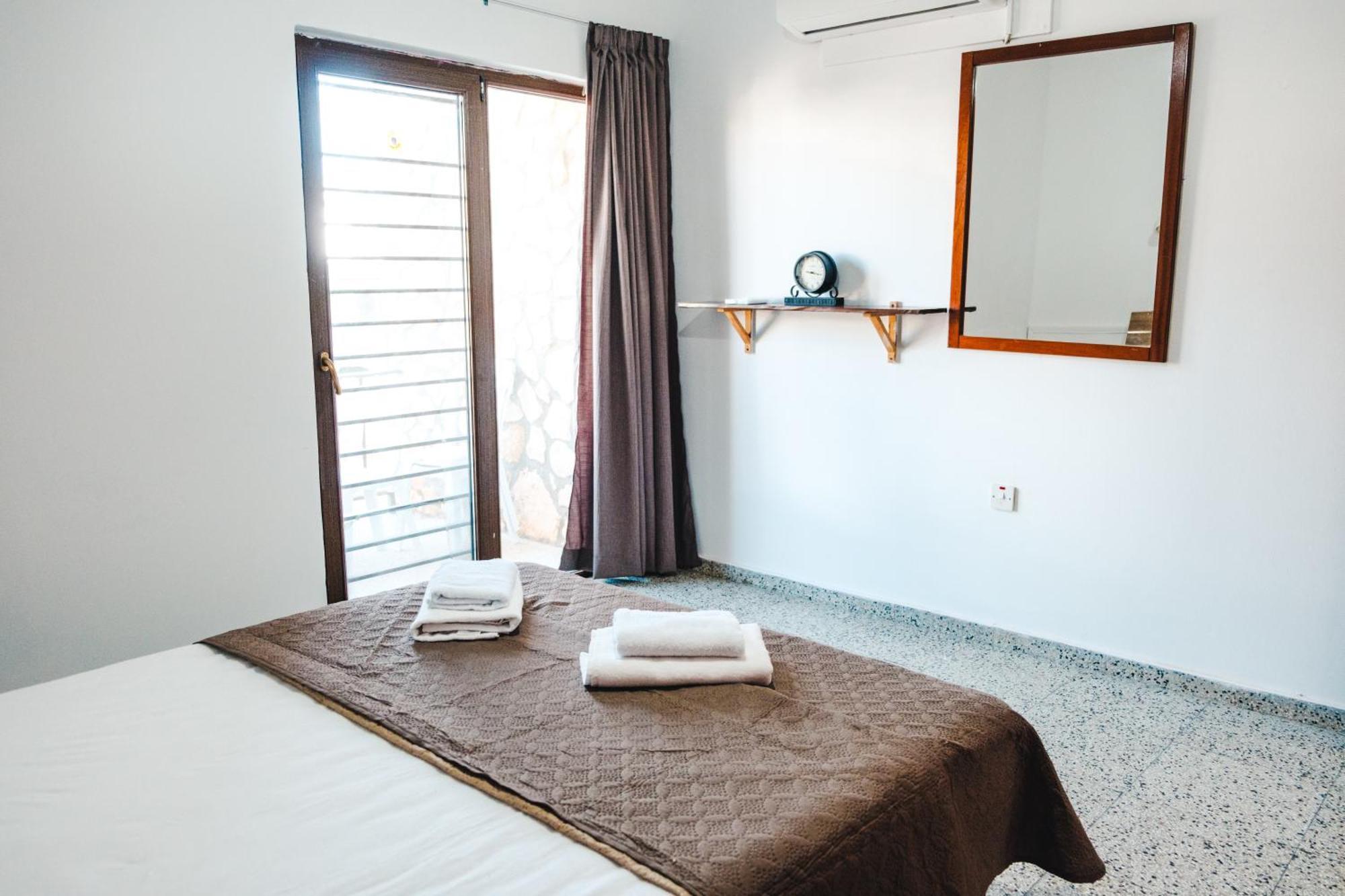 Serenityone - Centrally Located One Bedroom Apt Aya Napa Dış mekan fotoğraf